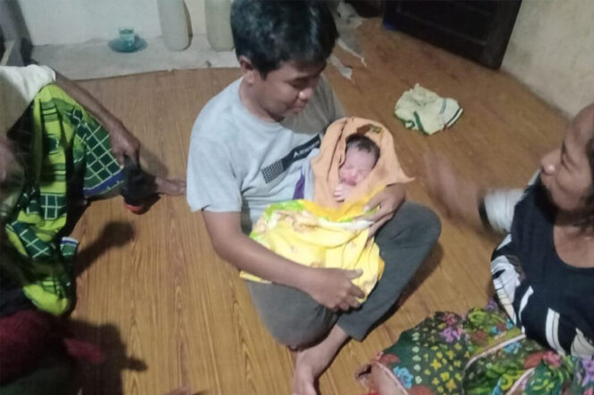 
Bayi Baru Lahir, Ditemukan Tergeletak di Belakang Rumah Warga Muara Kaman