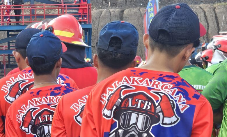 Relawan Pemadam Kebakaran.