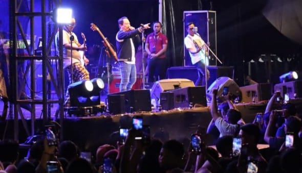 Penampilan grup musik ternama, Wali Band.