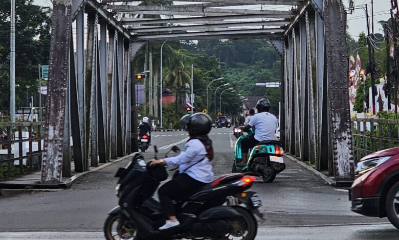Jembatan Besi Tenggarong.