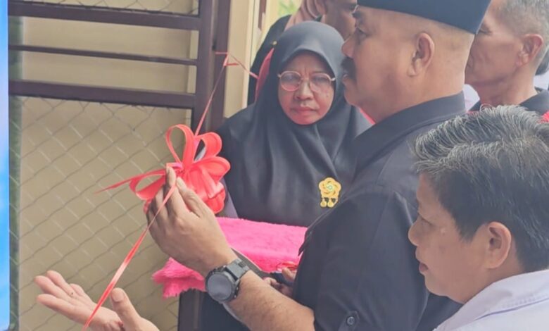 Bupati Kutai Kartanegara (Kukar), Edi Damansyah, meresmikan Bank Sampah Asri di Kelurahan Bukit Biru, Kecamatan Tenggarong.