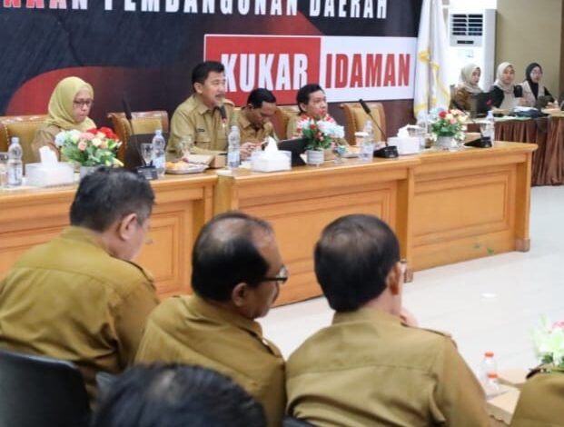 Sekretaris Kabupaten (Sekkab), Sunggono, memimpin langsung Rapat Koordinasi Pengendalian (Rakordal) Pelaksanaan Pembangunan Caturwulan I Tahun 2025.