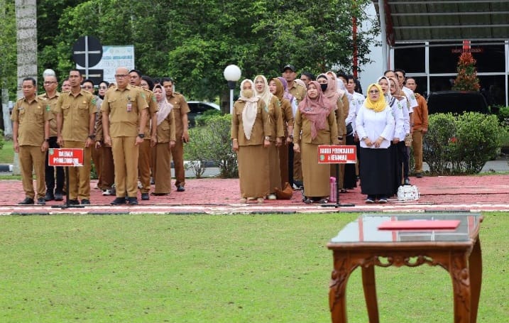apel yang dirangkai dengan Penandatanganan Komitmen Core Values ASN berakhlak.