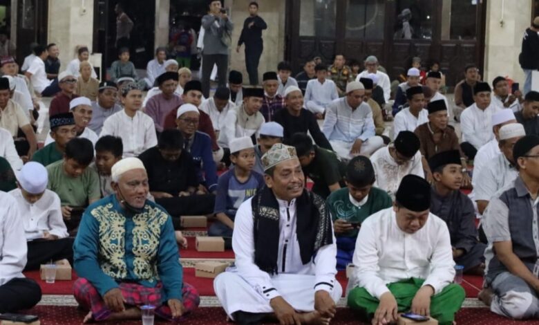 Peringatan Malam Nuzulul Quran bersama Ustaz Abey Ghifran dan perwakilan Pemkab Kukar.