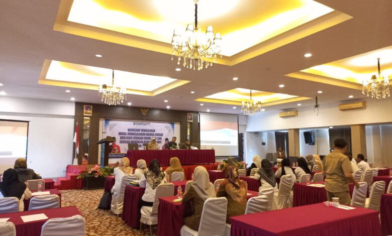 Berlangsungnya kegiatan Workshop Penyusunan Modul Pembelajaran Bahasa Daerah bagi guru SD dan SMP.