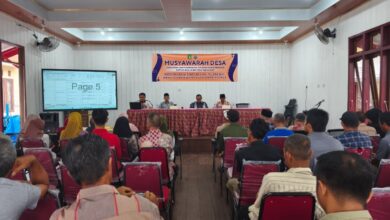 Musyawarah desa di Desa Muara Wis. (Istimewa)