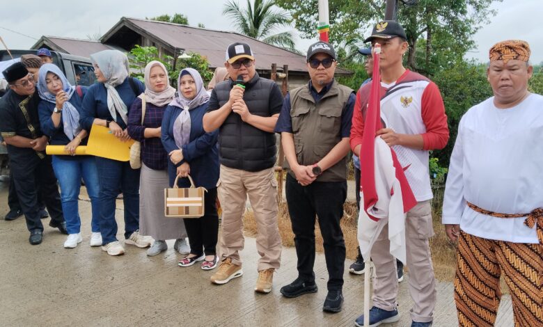 Pembukaan start pawai pembangunan dalam rangka HUT ke-43 Desa Margahayu. (Istimewa)