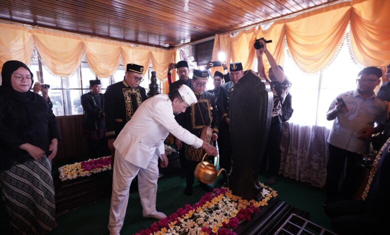 Sultan Ing Martadipura ke-21 Aji Muhamad Arifn, Bupati Wakil Bupati Kukar melakukan Ziarah Makam